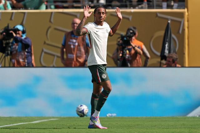 mk体育官网-若昂-佩德罗前5场首发打进5球，是蓝军队史第4位做到的球员