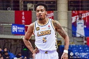 mk体育-得分能力爆炸！小巴里-布朗出战26分钟 24中14砍全场最高31分！