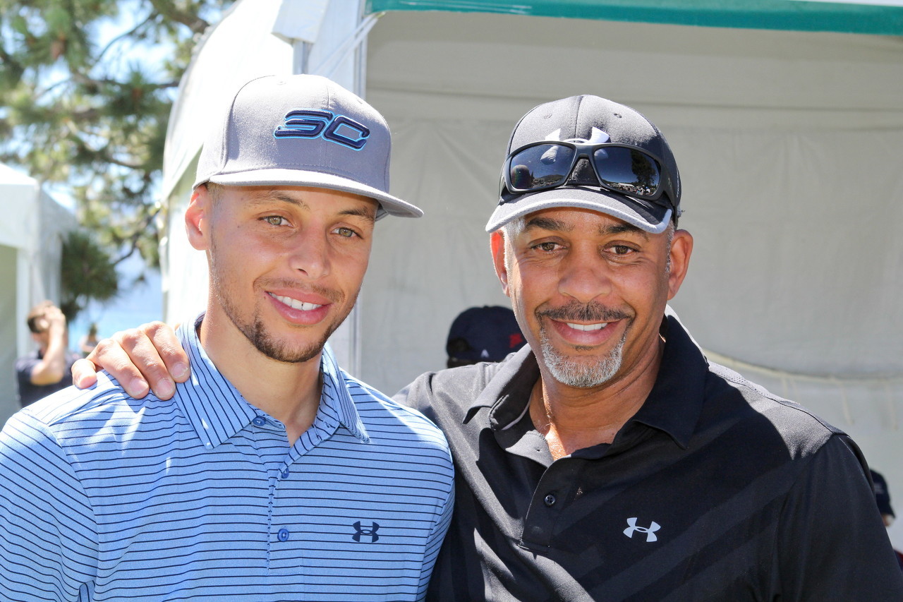 库里谈黄蜂即将退役父亲球衣：这非常特别 期待现场见证这一刻