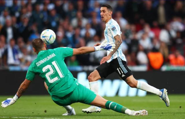 mk体育-阿根廷队脚踩欧洲冠军，梅西最佳笑傲温布利